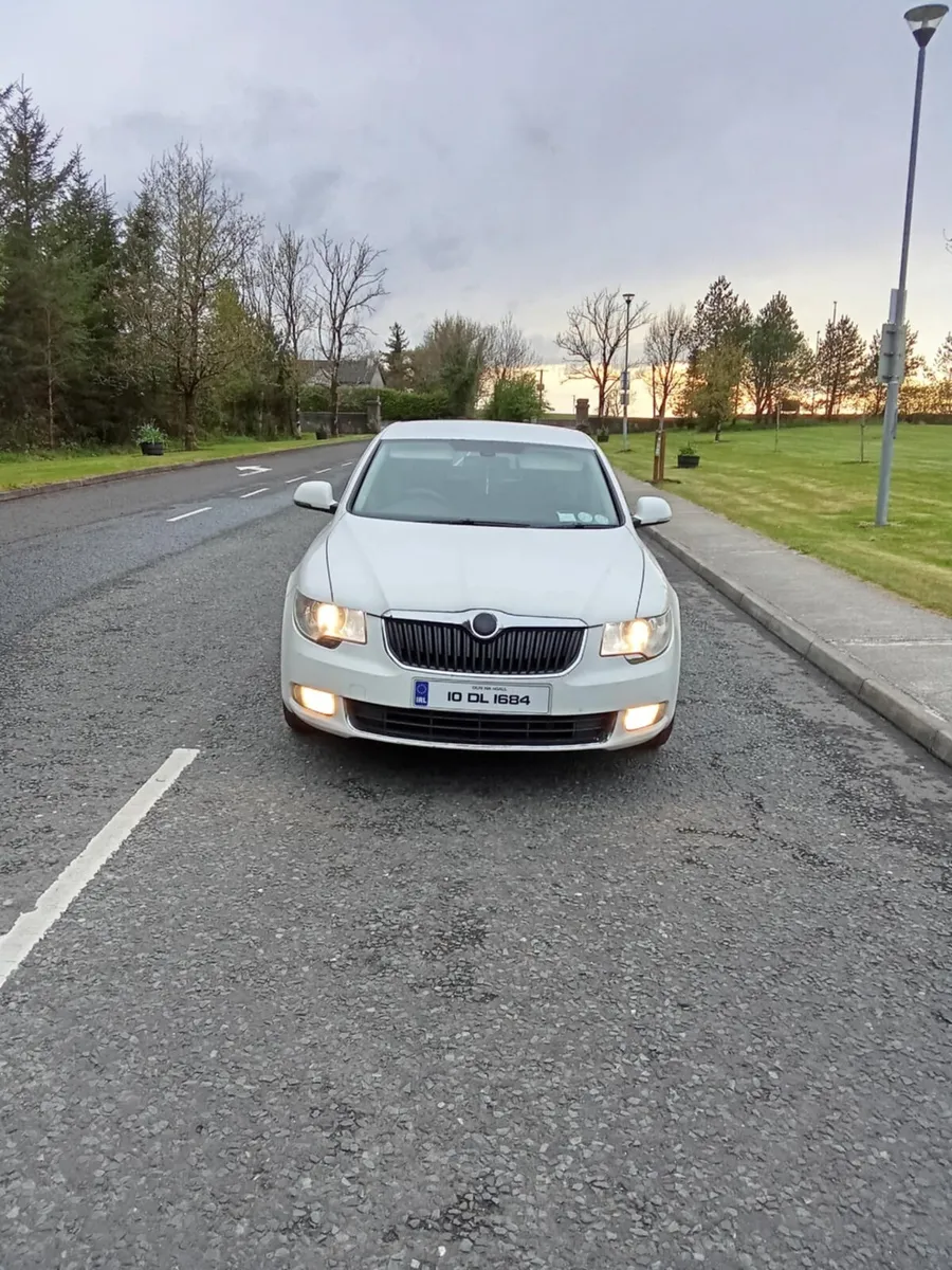 2010 skoda superb 1.9 diesel manual nct until Aug - Image 1