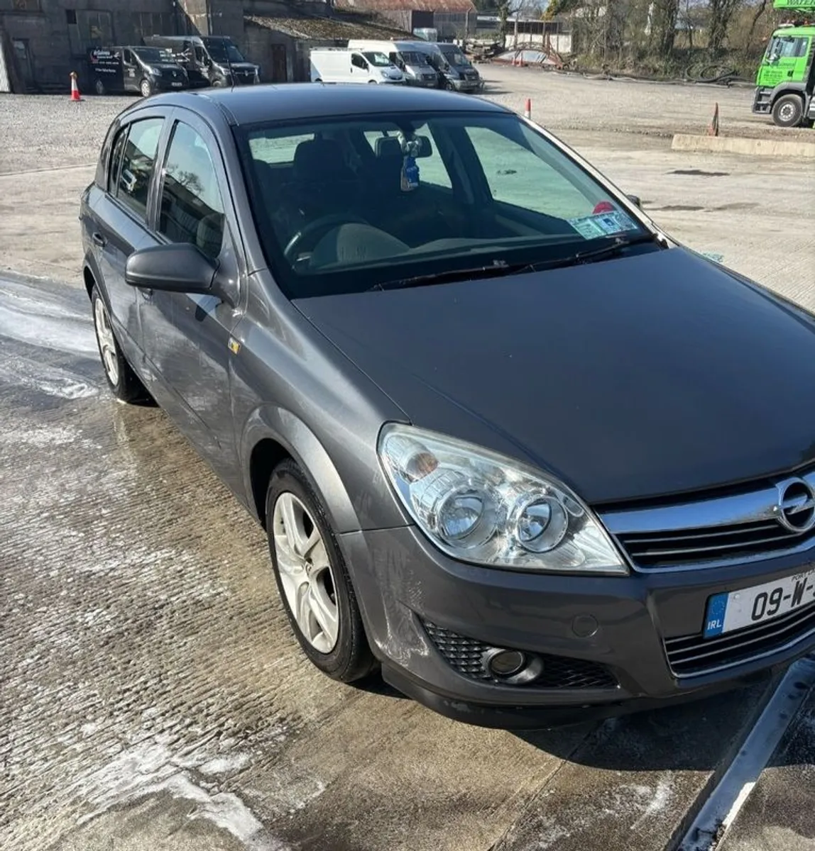 2009 Opel Astra - Image 1