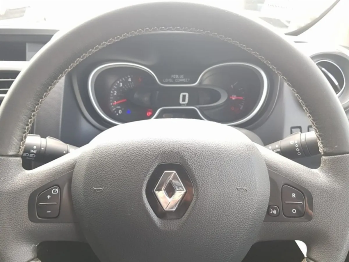 Renault Trafic 145 Sport EX VAT Price Displayed - Image 3