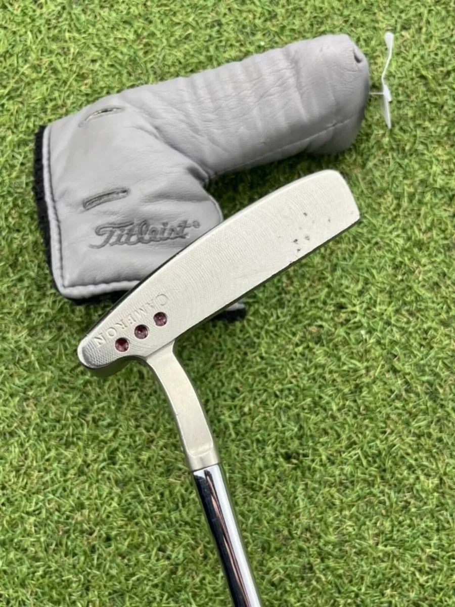 SCOTTY CAMERON PRO PLATINUM NEWPORT 2 PUTTER / 34″ - Image 3