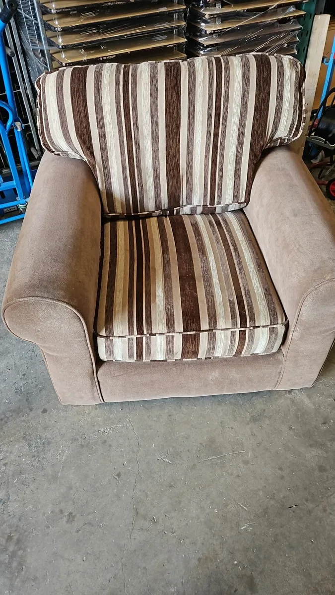 3 seater plus 2 x 1 seaters - Image 3