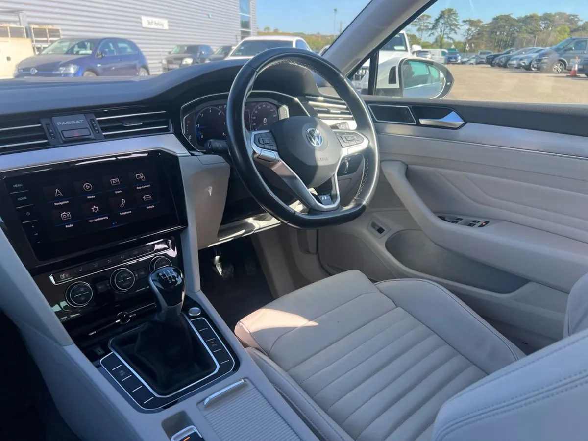 Volkswagen Passat R-line 2.0tdi 150HP Manual - Image 3