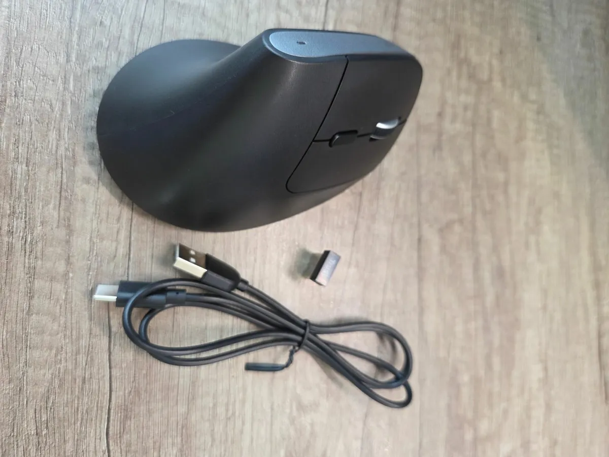 Trust Bayo+ Rechargeable Vertical Mouse Bluetooth - Image 1