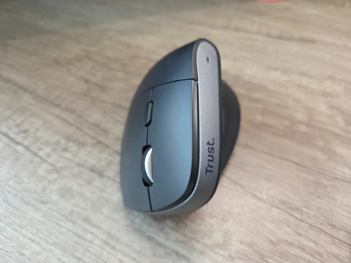 Trust Bayo+ Rechargeable Vertical Mouse Bluetooth - Image 3