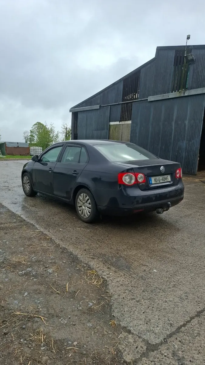 Volkswagen Jetta 2010 - Image 2