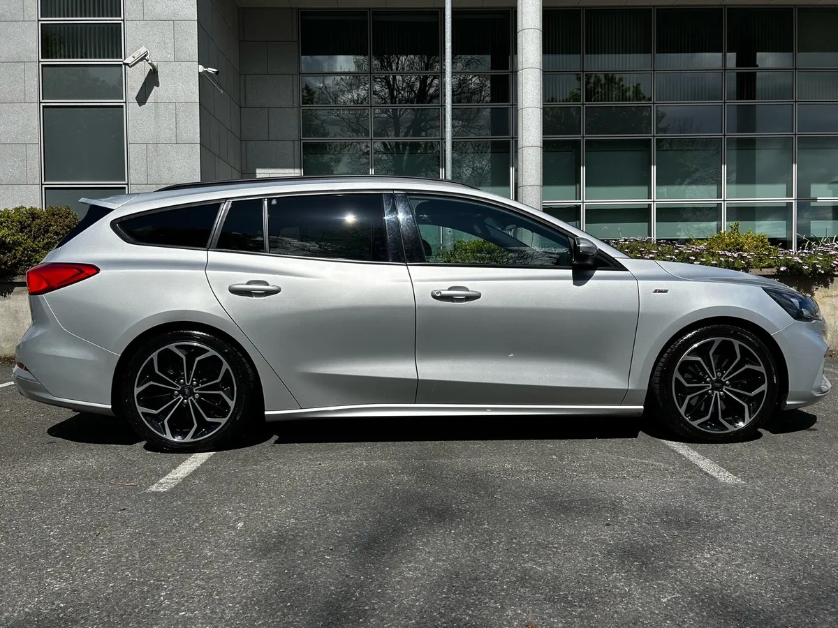 Ford Focus Estate Auto ST Line Immaculate - Image 1
