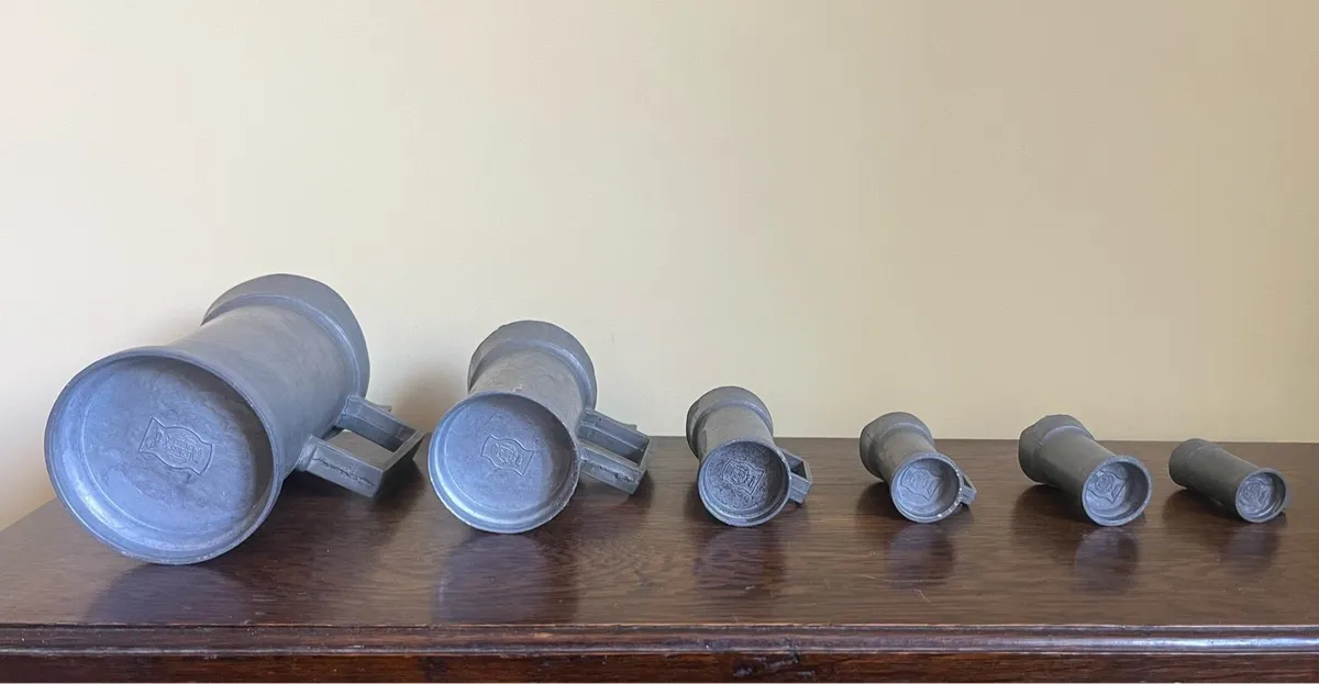 Set of Graduating Pewter Tankards - Image 3
