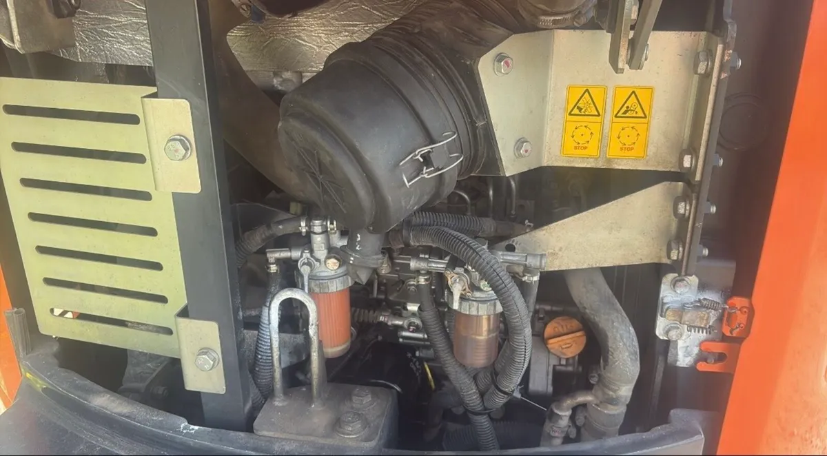 2019 Hitachi 26U Mint Condition - Image 3