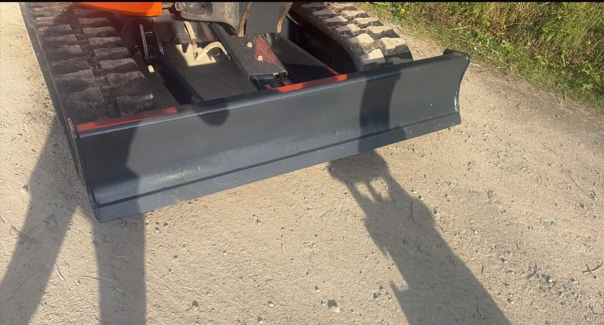 2019 Hitachi 26U Mint Condition - Image 4