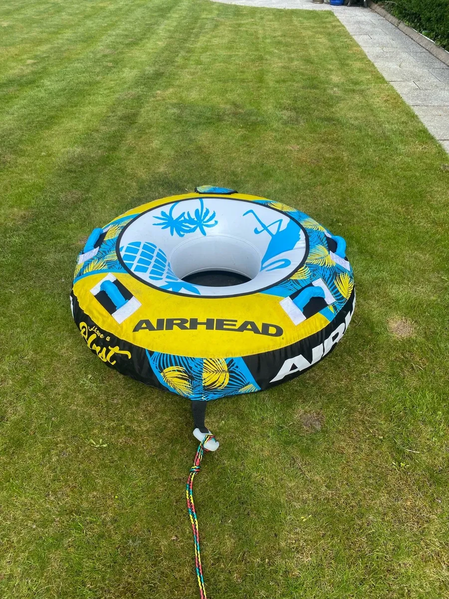Inflatable towable ring - Image 1