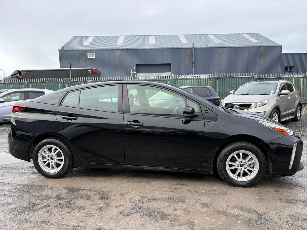 2022 Toyota Prius hybrid autoamtic SELF CHARGE - Image 4