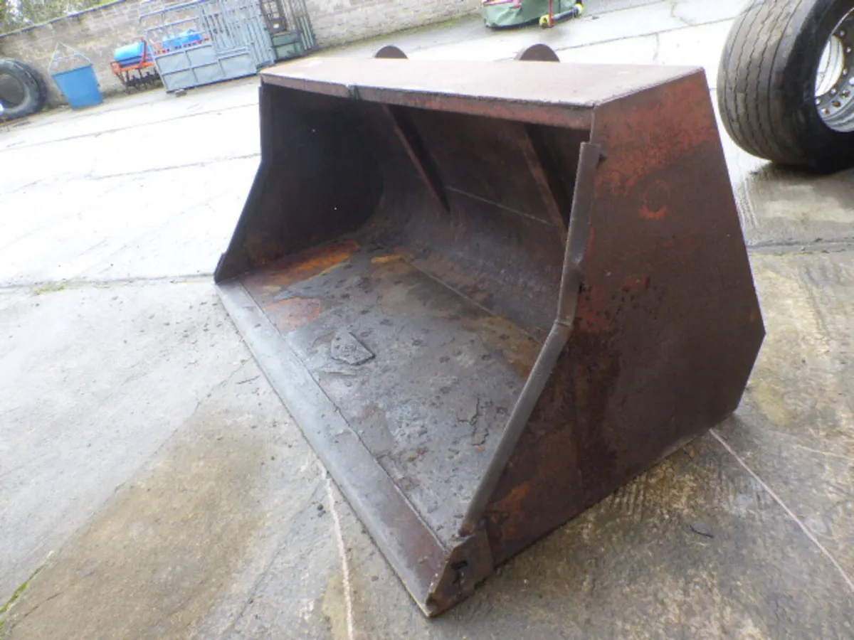 Large Capacity 8FT Loader Bucket - Image 1