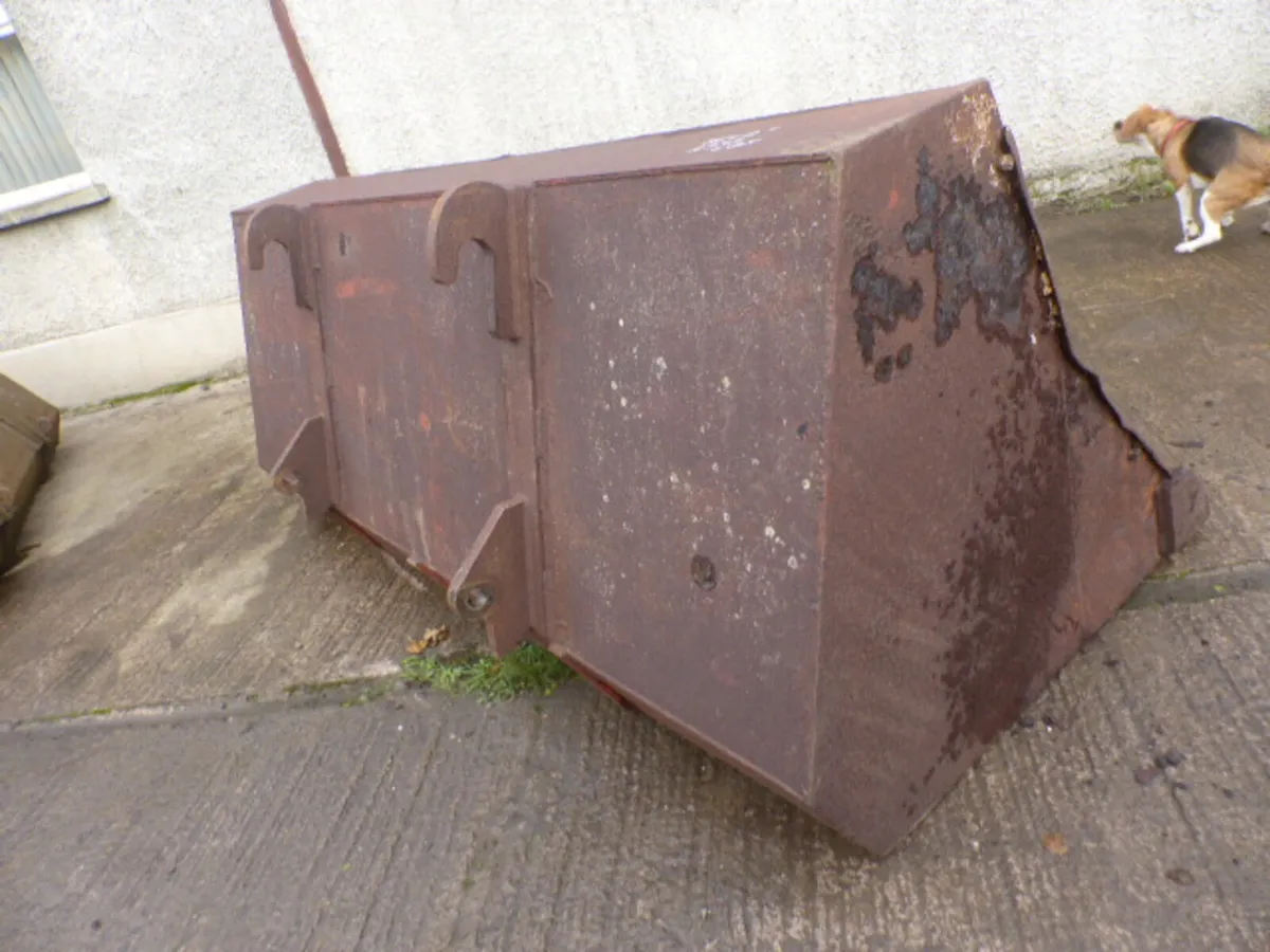 Large Capacity 8FT Loader Bucket - Image 4