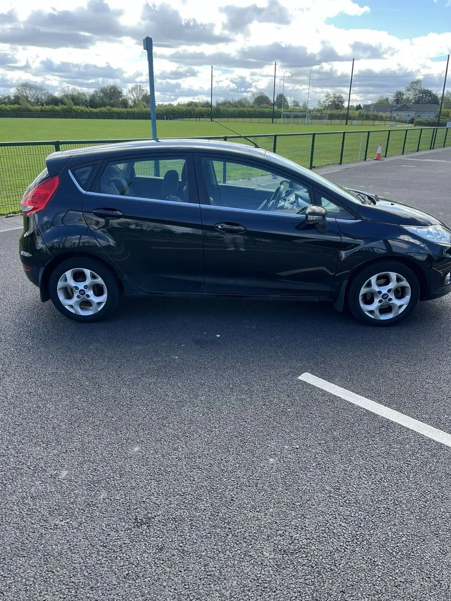 2011 Black Ford Fiesta - Image 4