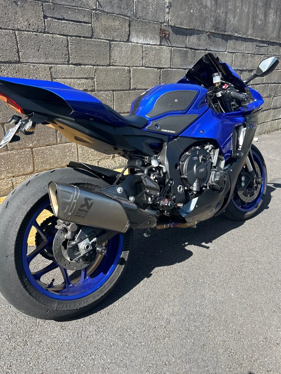 2023 Yamaha R1 - Image 2