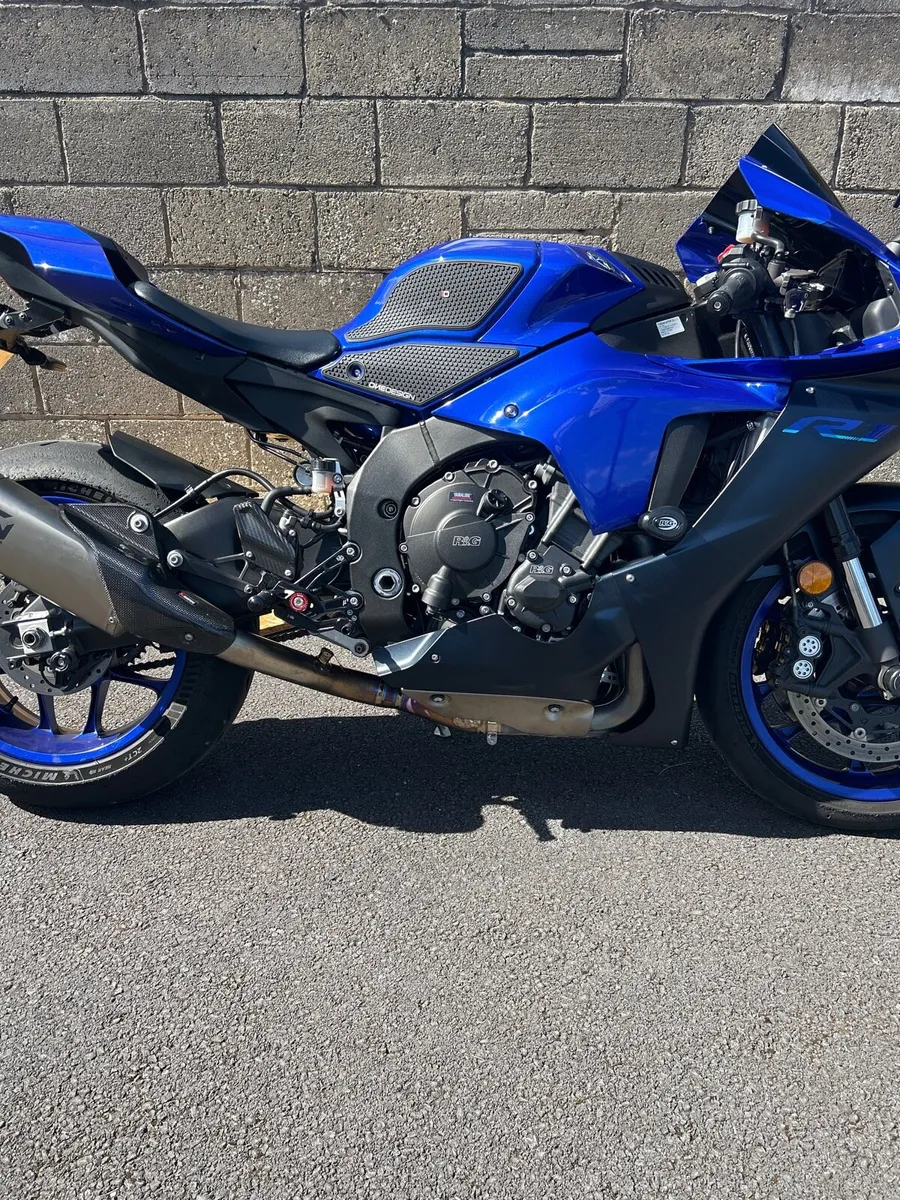 2023 Yamaha R1 - Image 3