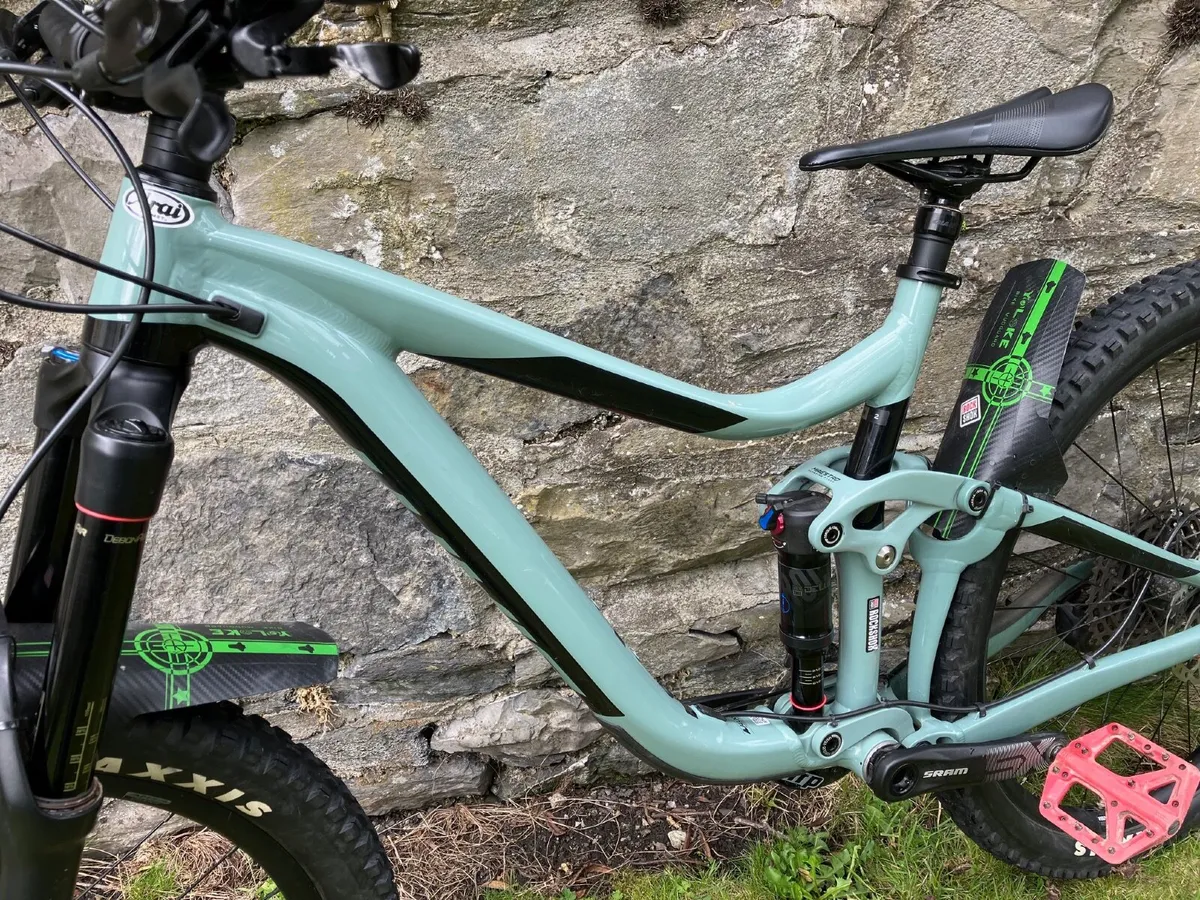 Giant Reign 2 Mountain Bike - Image 3
