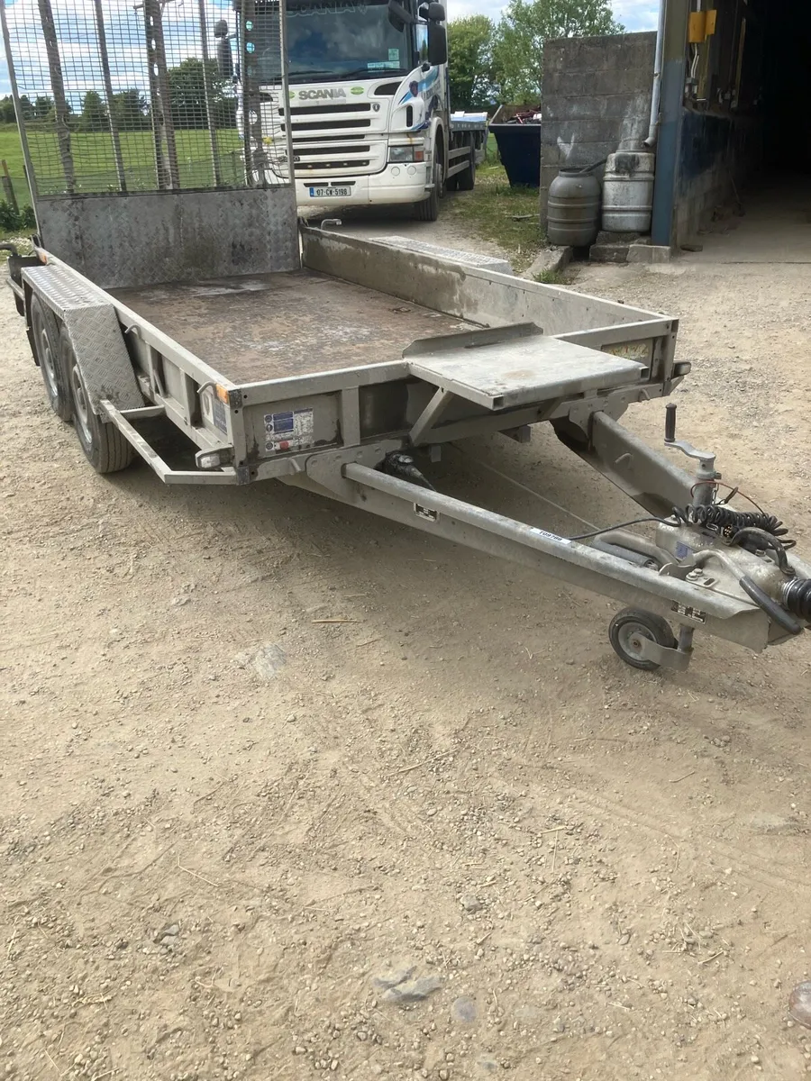 Trailer - Image 1