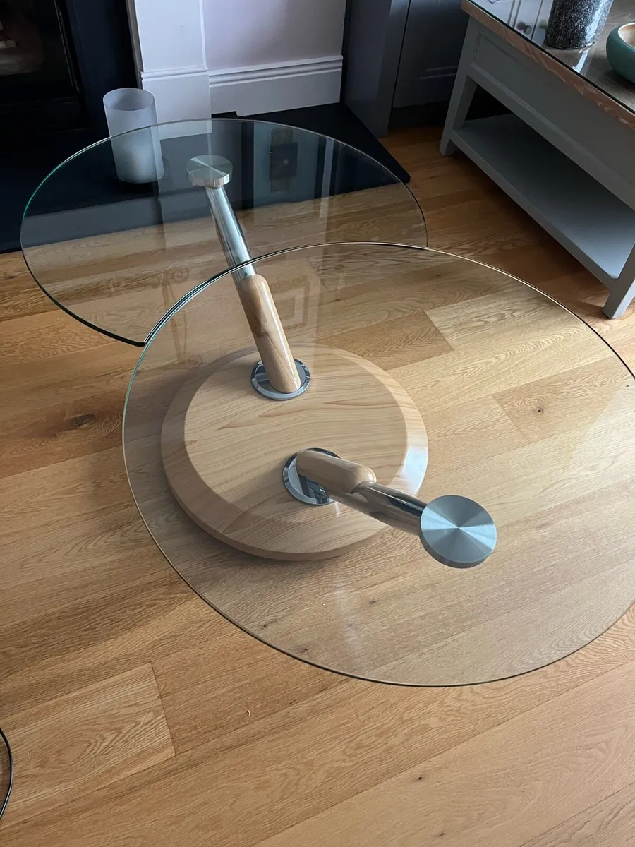 Extendable glass coffee table - Image 1