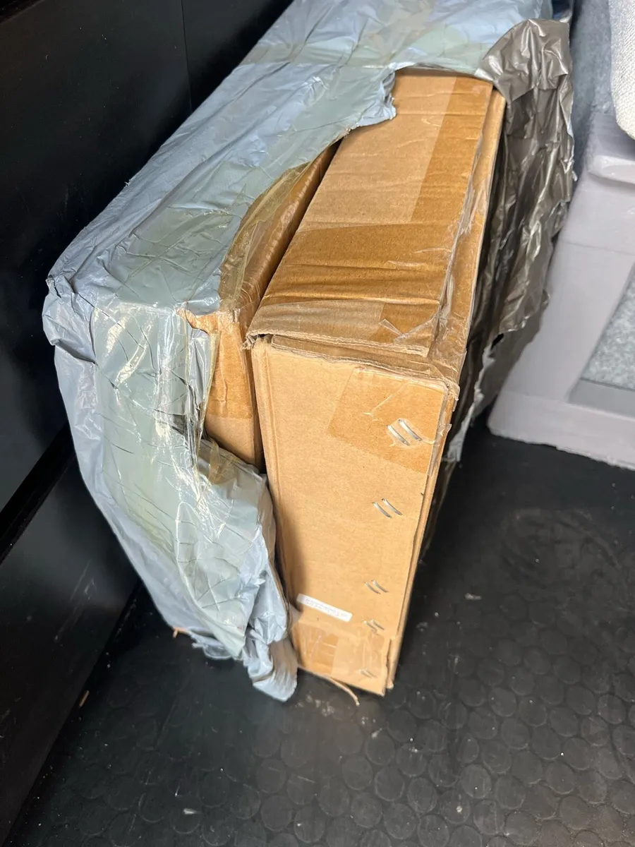 Bunk windows for a van - Image 1