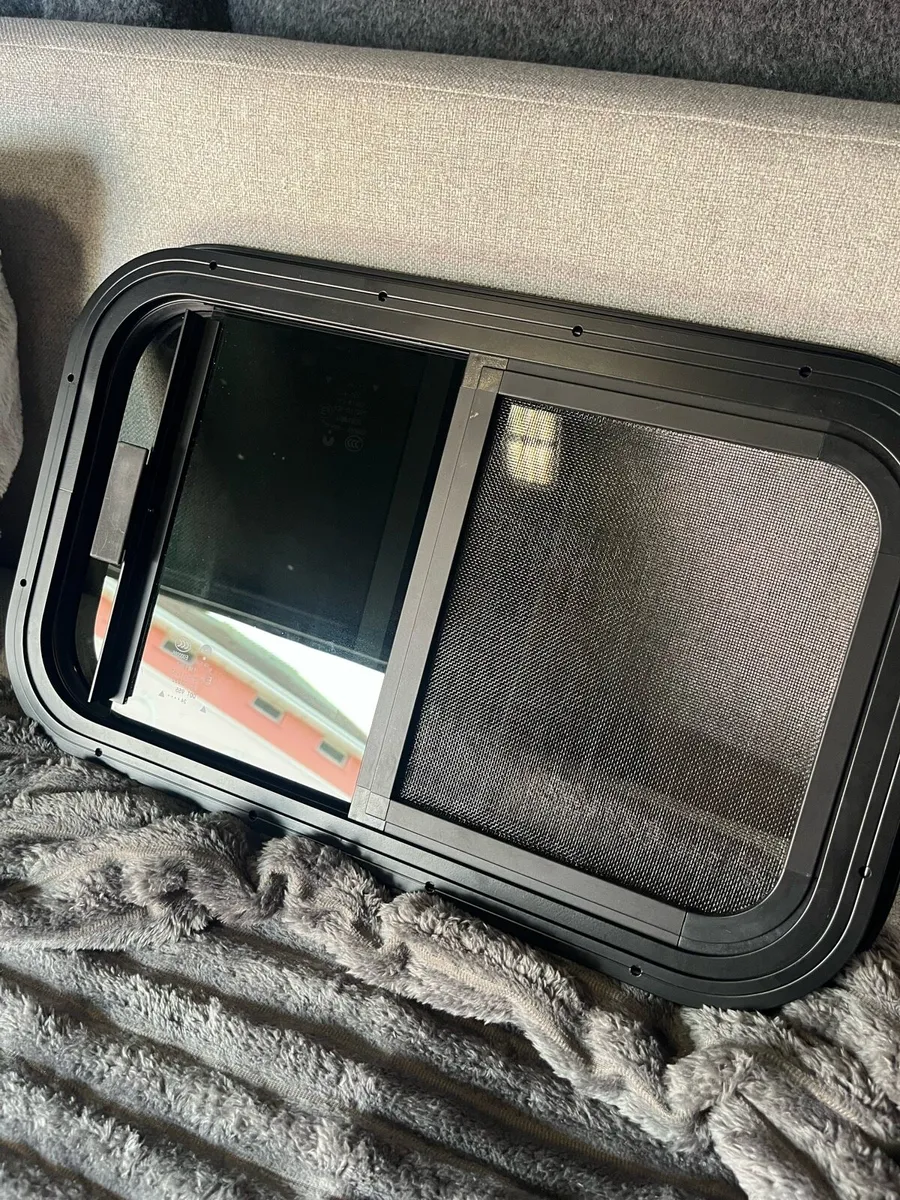 Bunk windows for a van - Image 3