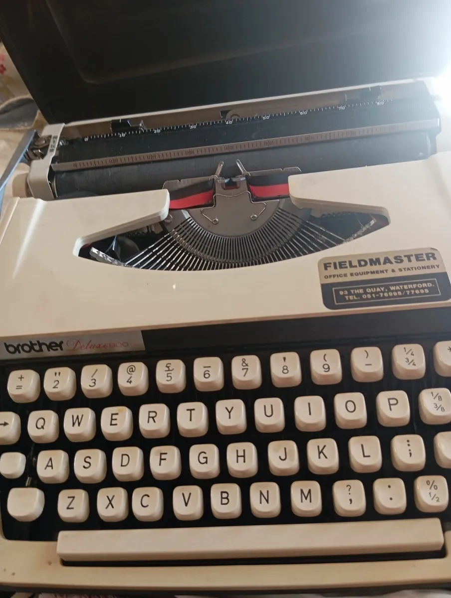 Antique typewriter - Image 2