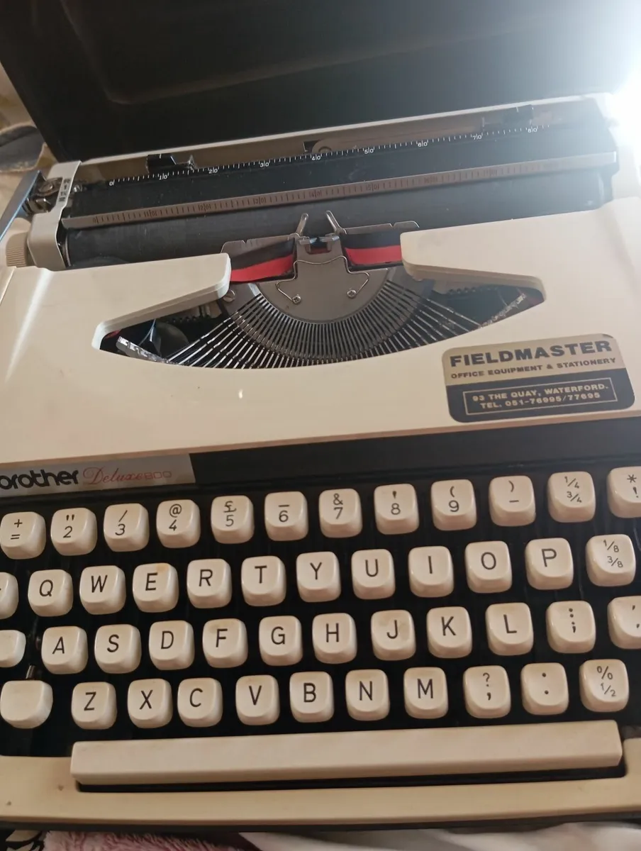 Antique typewriter - Image 3