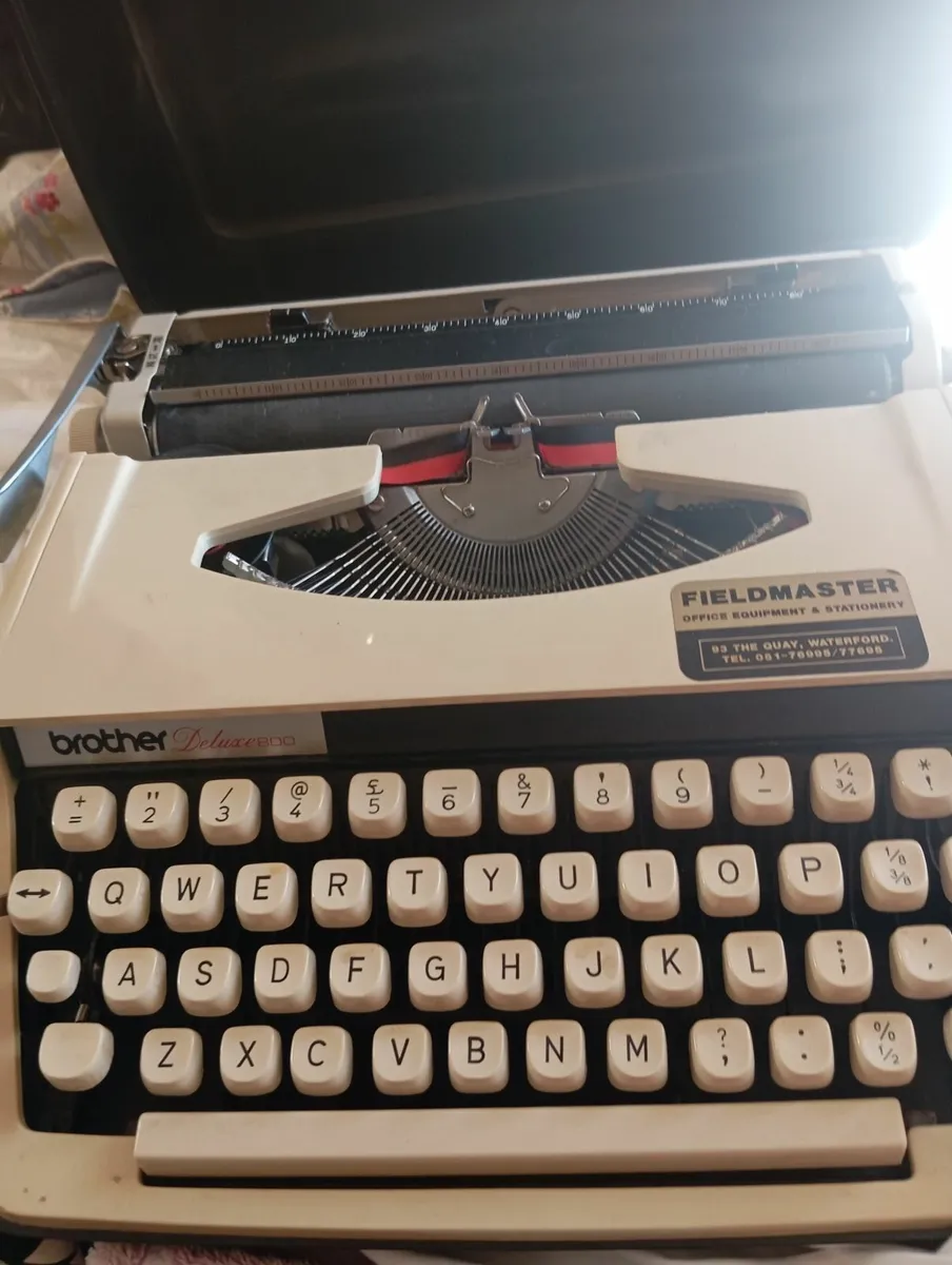 Antique typewriter - Image 4
