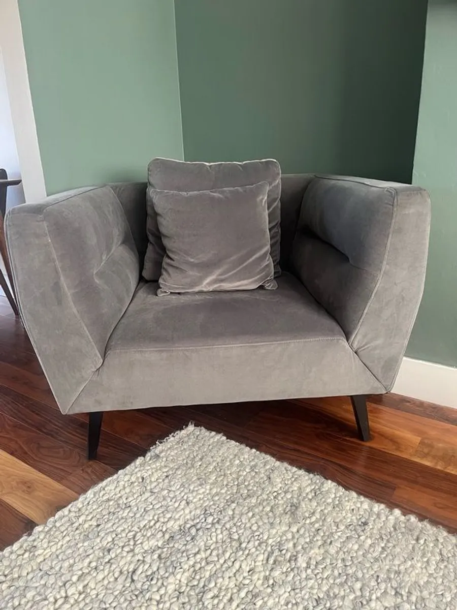 Velvet Chair - Image 1