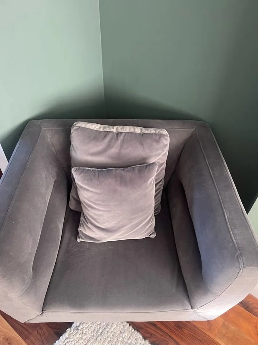 Velvet Chair - Image 3