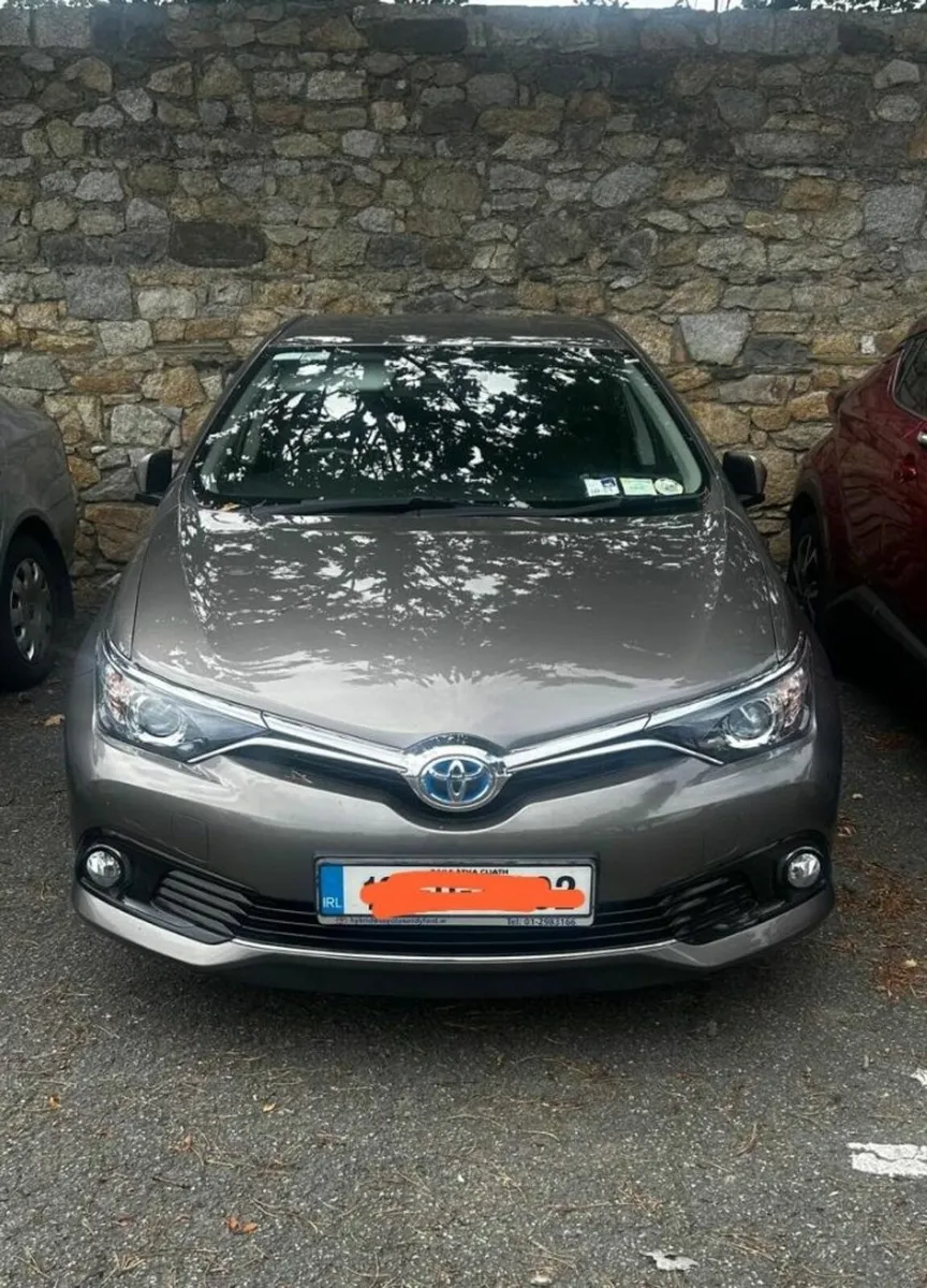 Toyota Auris 2018 sol model High Spec - Image 2
