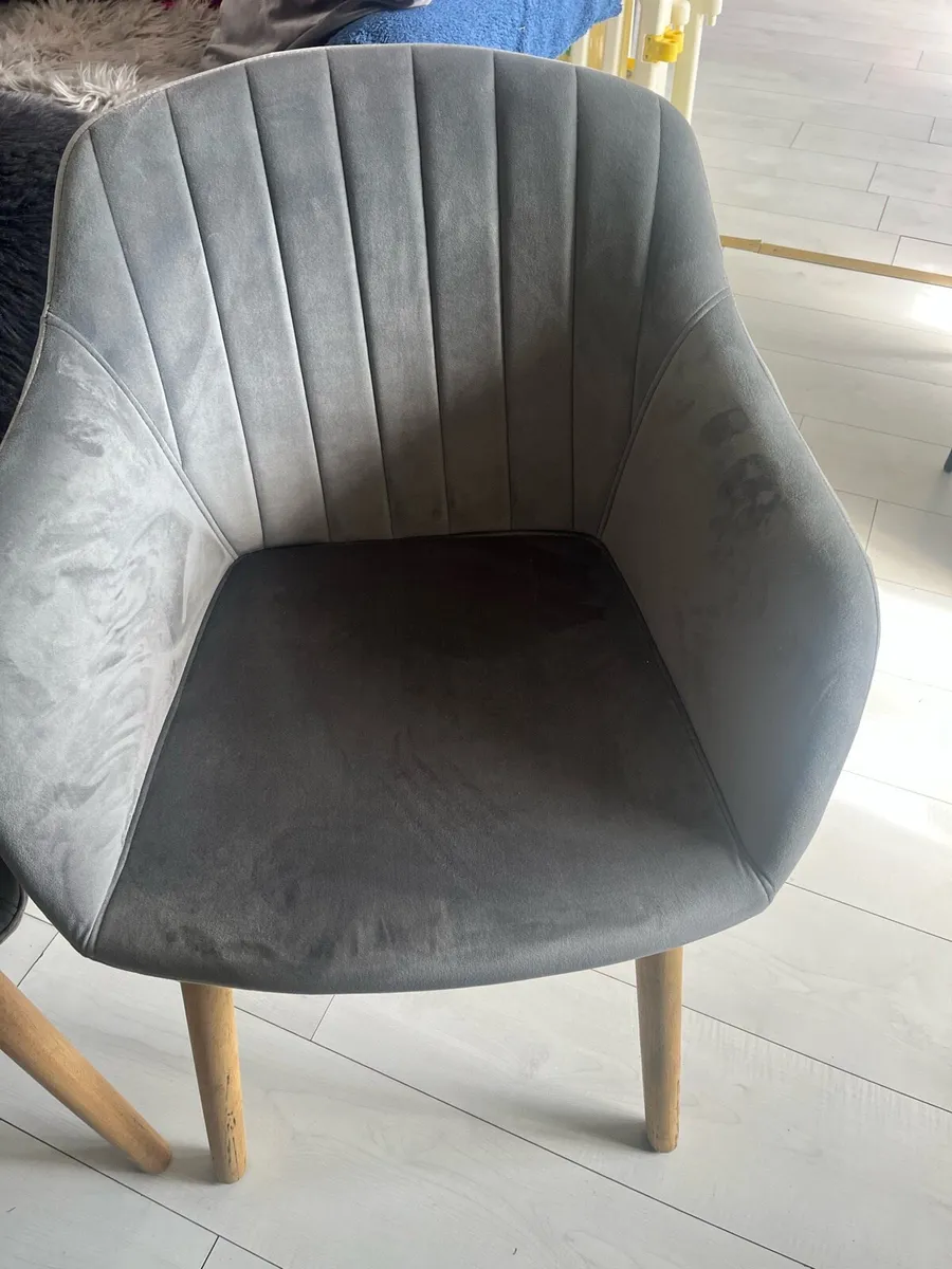 4 grey dining chairs - Image 2