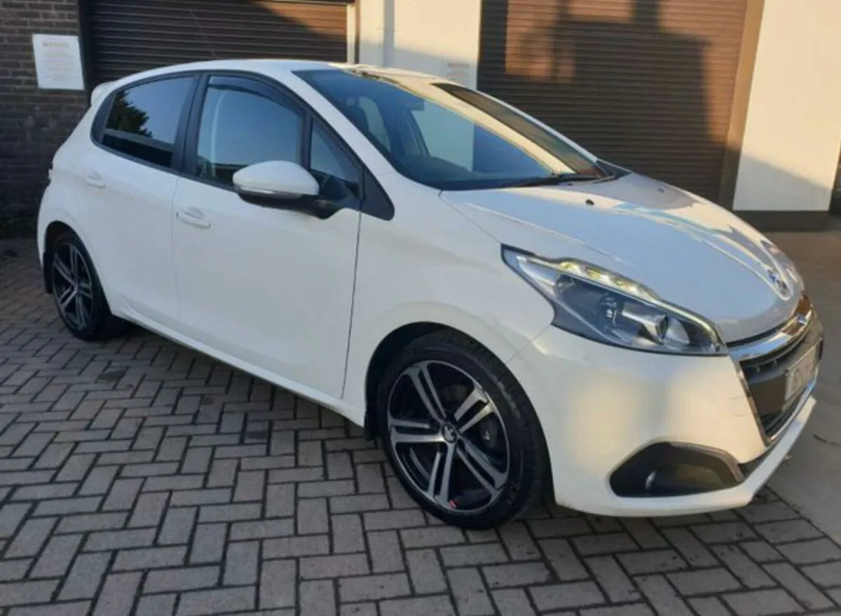 Peugeot 208 - Image 1