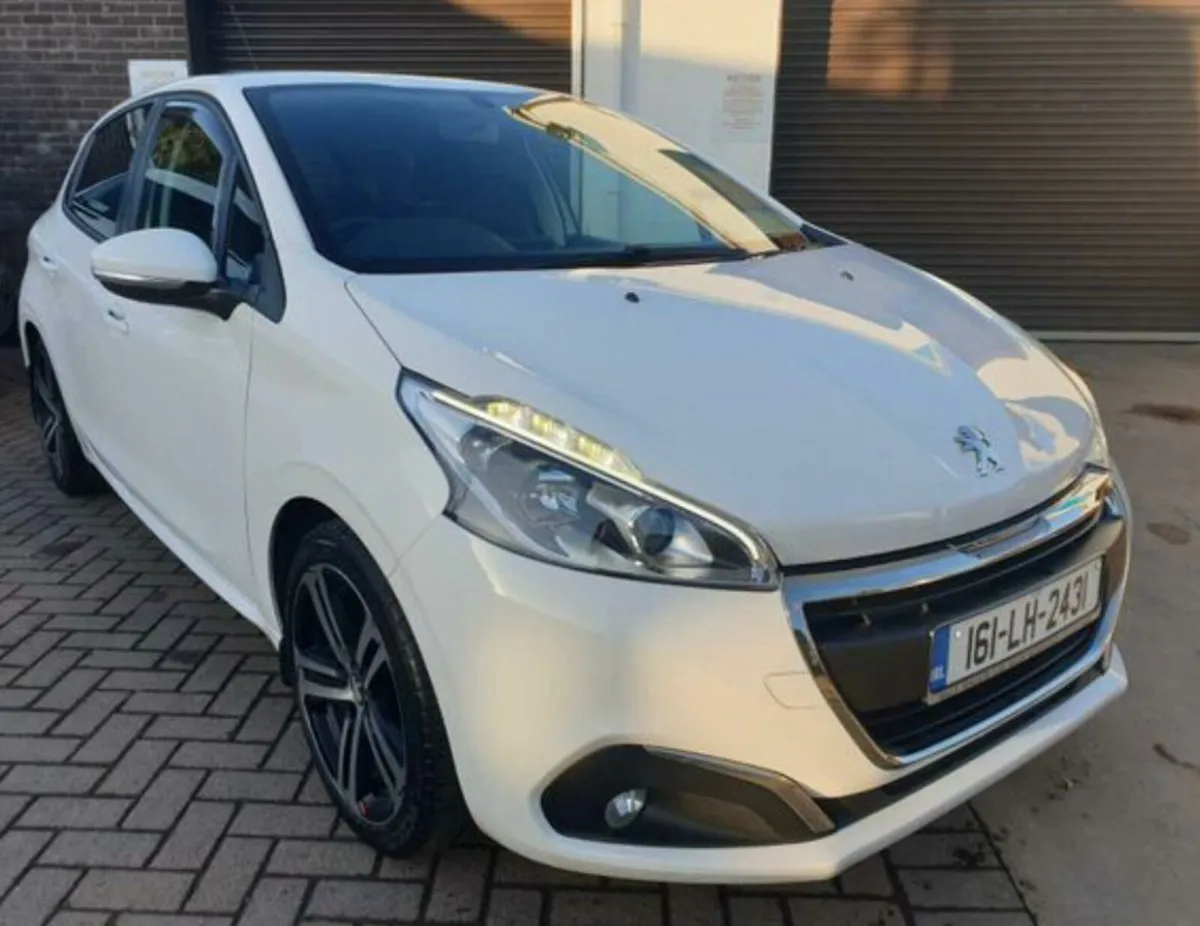 Peugeot 208 - Image 2