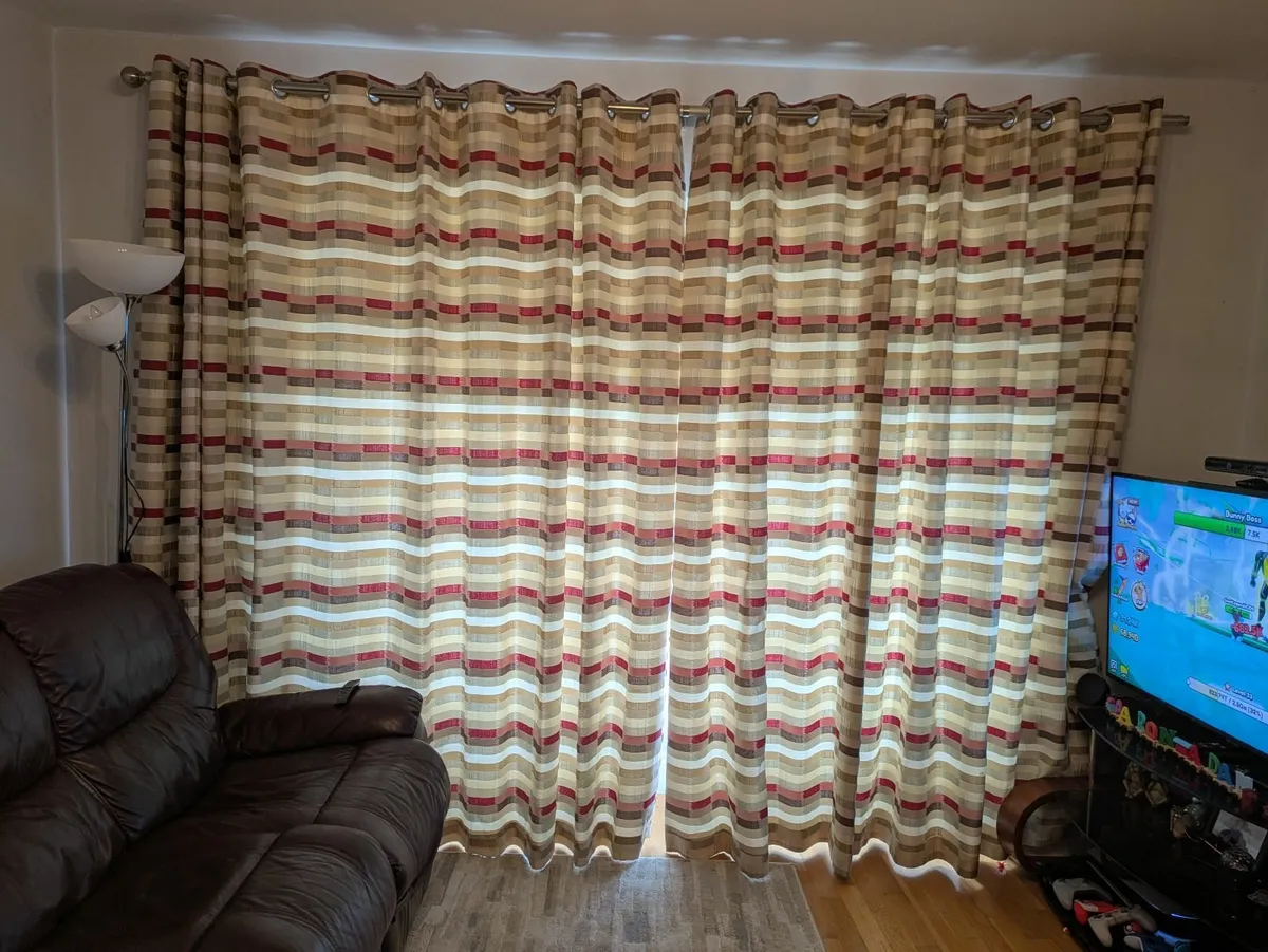 Curtains - Image 2