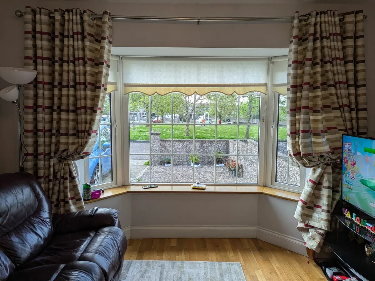 Curtains - Image 3