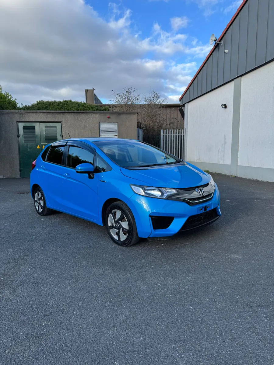 Honda Fit 1.5 Hybrid - Image 1