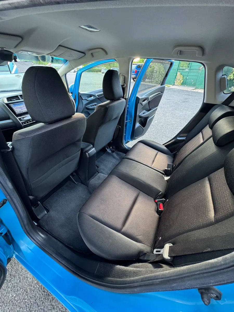 Honda Fit 1.5 Hybrid - Image 4