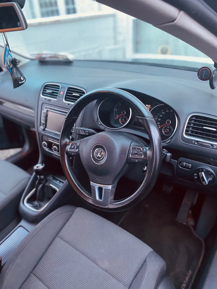 Volkswagen Golf 2011 - Image 2