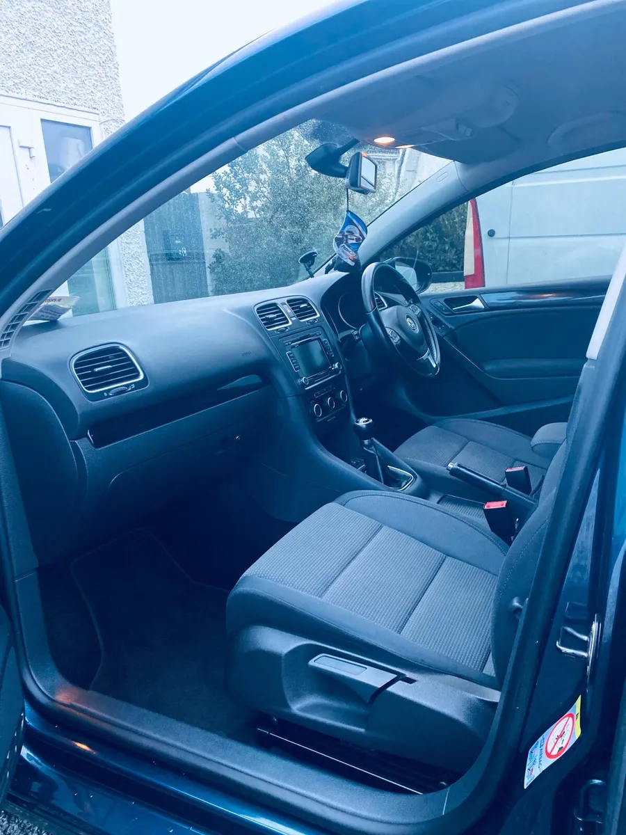 Volkswagen Golf 2011 - Image 4