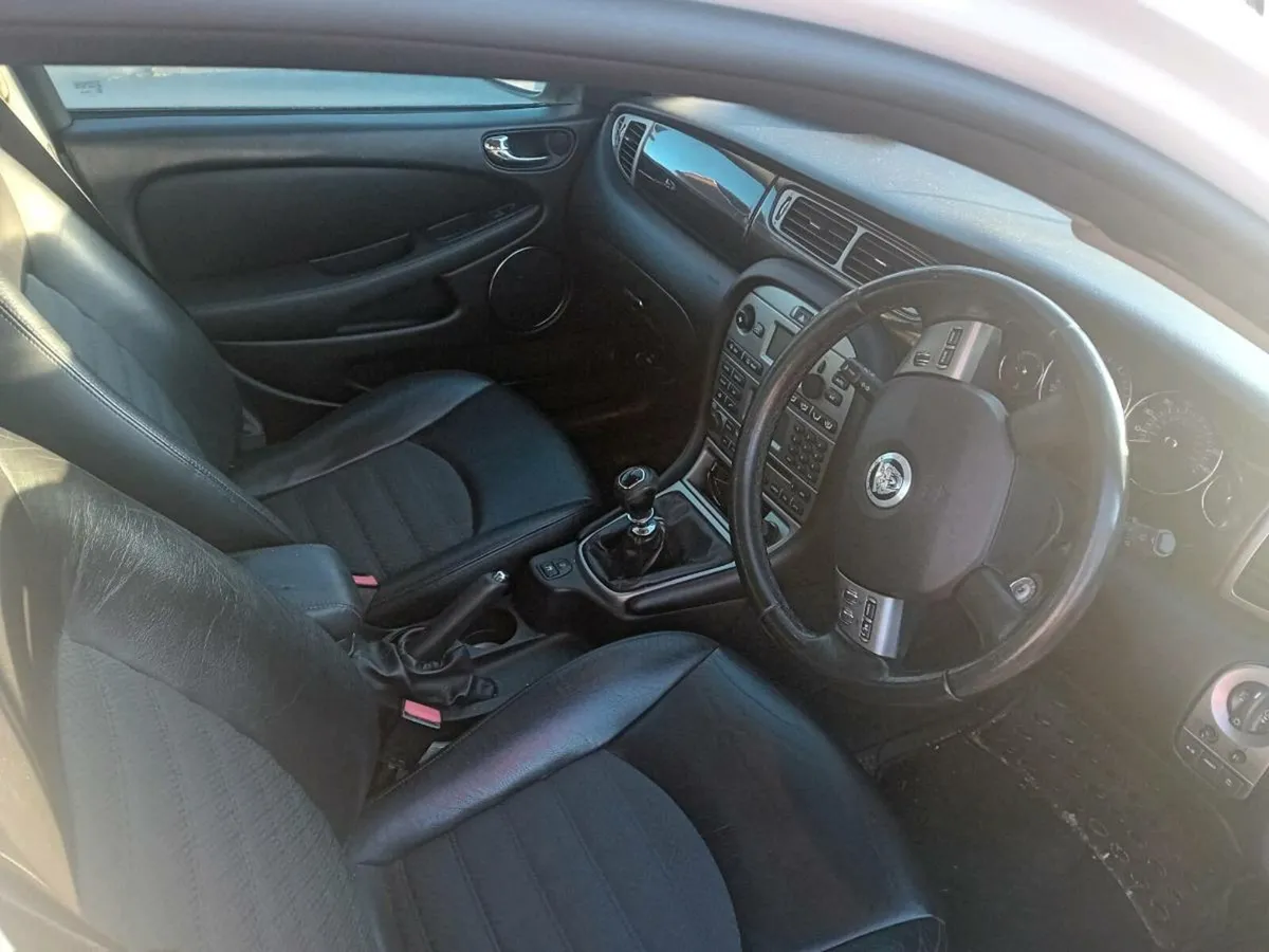 Car - Image 3