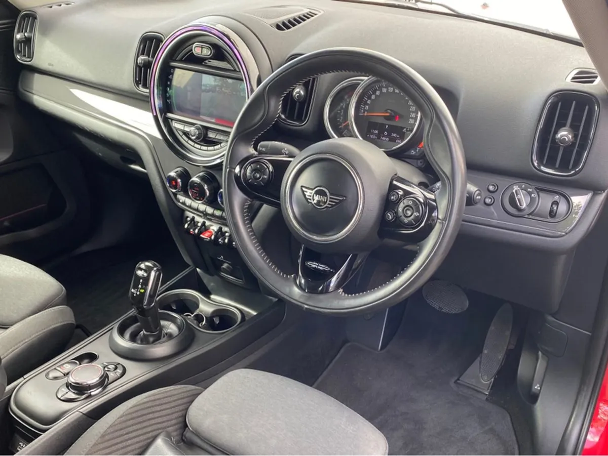 MINI COUNTRYMAN Cooper D 5DR Auto - Image 2