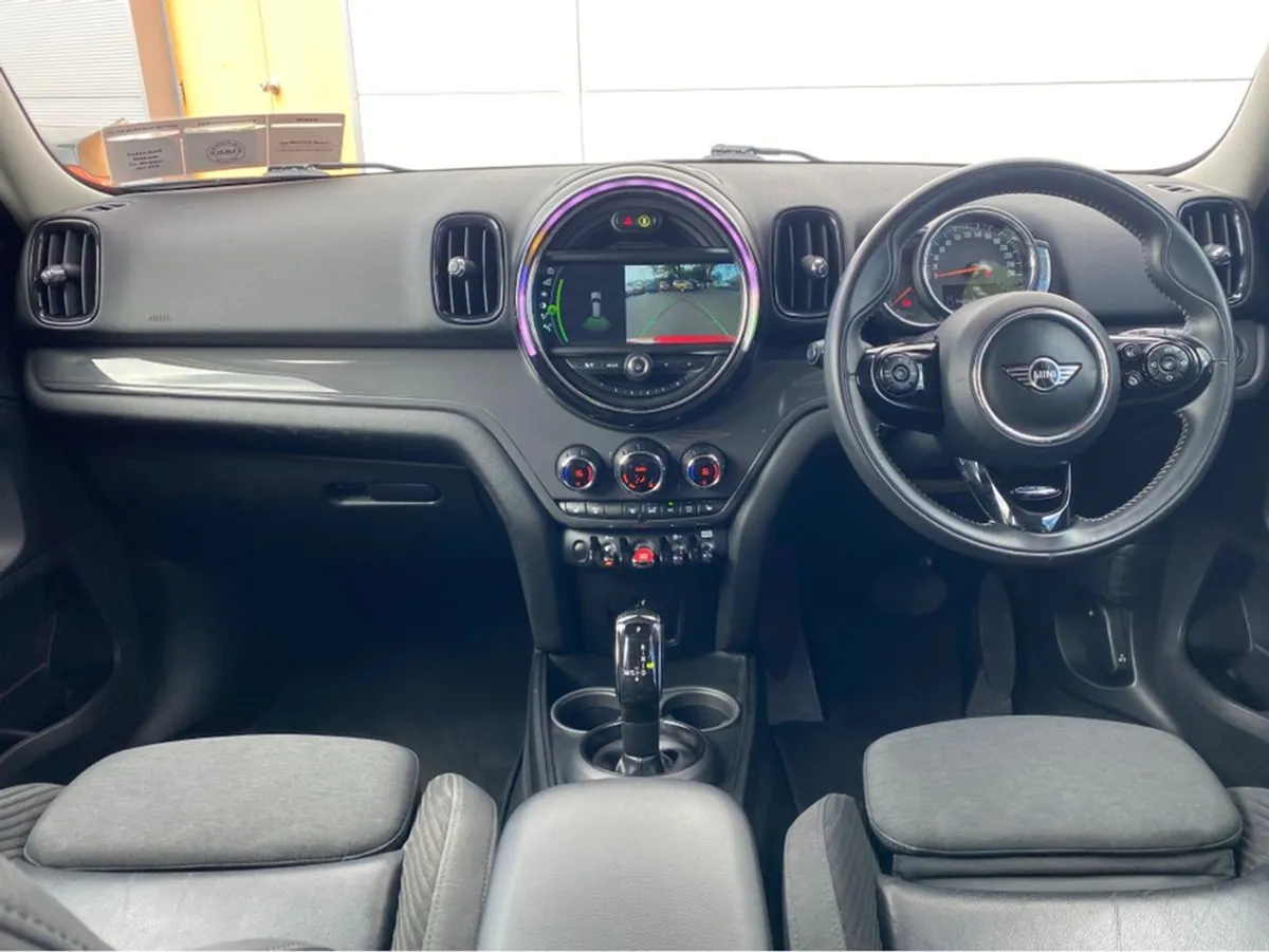 MINI COUNTRYMAN Cooper D 5DR Auto - Image 3
