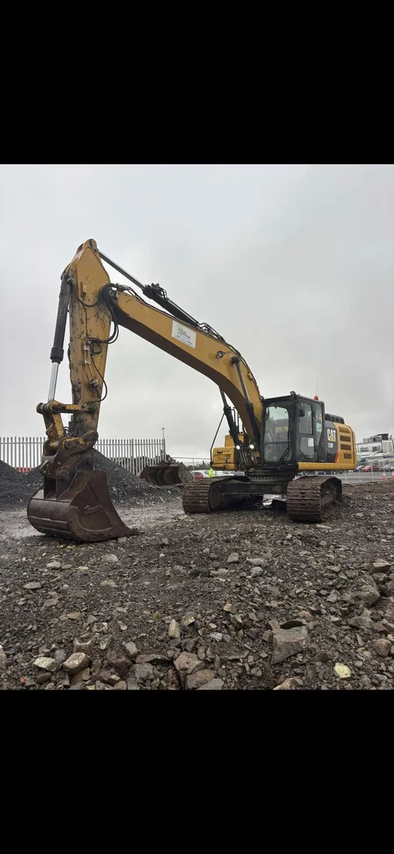 Cat 330 with gps - Image 1