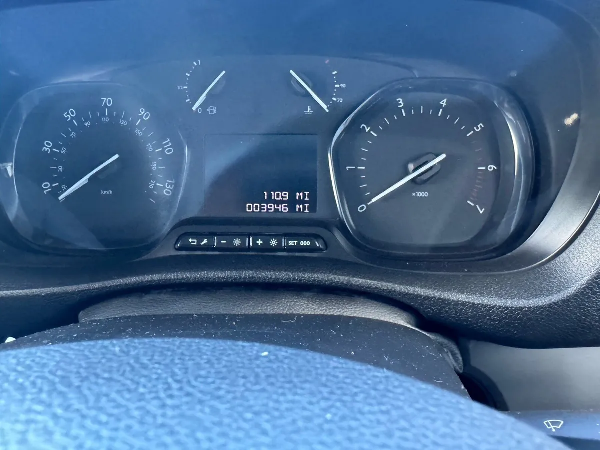 2024 Citroen Dispatch panel van - Image 4