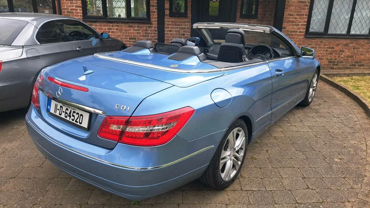 MERCEDES E250 CDI CONVERTIBLE 2011 SUPERB - Image 2