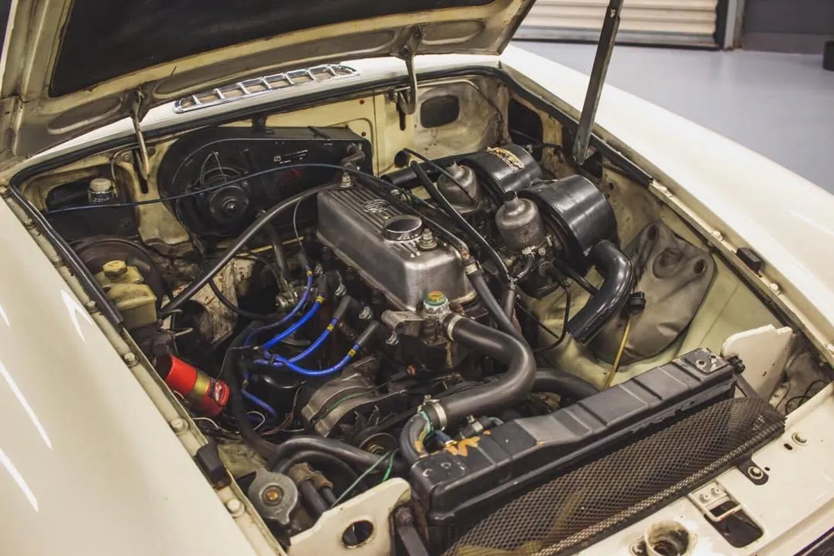 77 MG GT Cream - Image 2