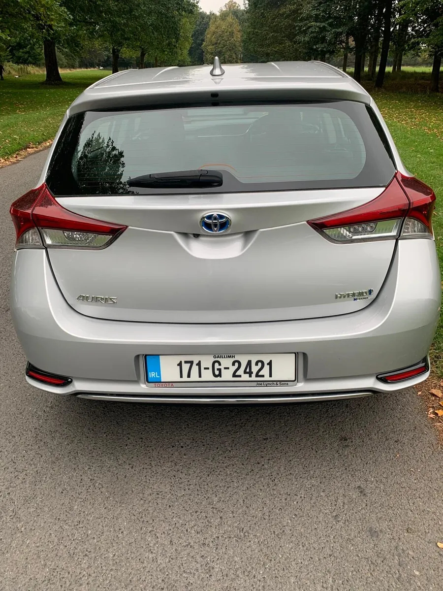 Toyota Auris Hybrid - Image 2