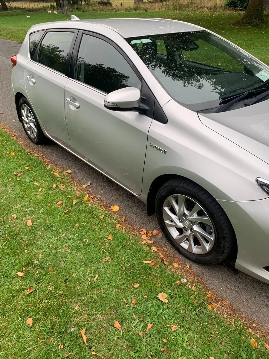 Toyota Auris Hybrid - Image 3