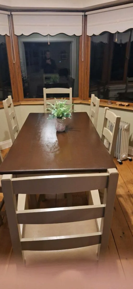 Dinning table Free to collect. - Image 2